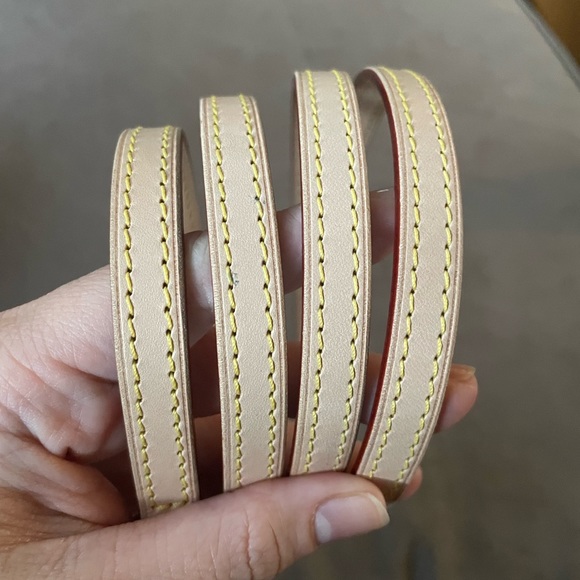 Authentic Louis Vuitton Vachetta Crossbody Strap from Eva Monogram - Picture 6 of 10